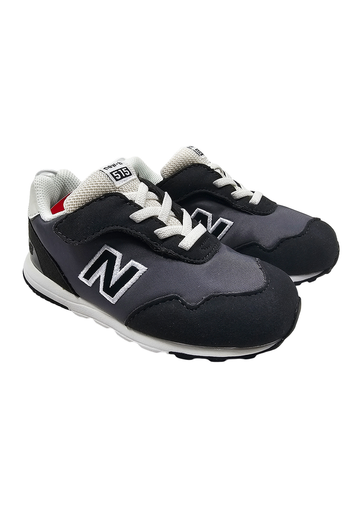 Chaussure noire et grise pour enfant