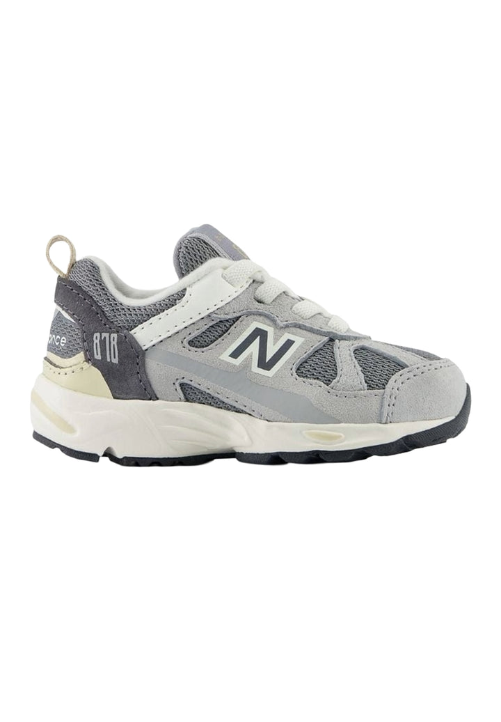 Zapatos grises para recién nacido