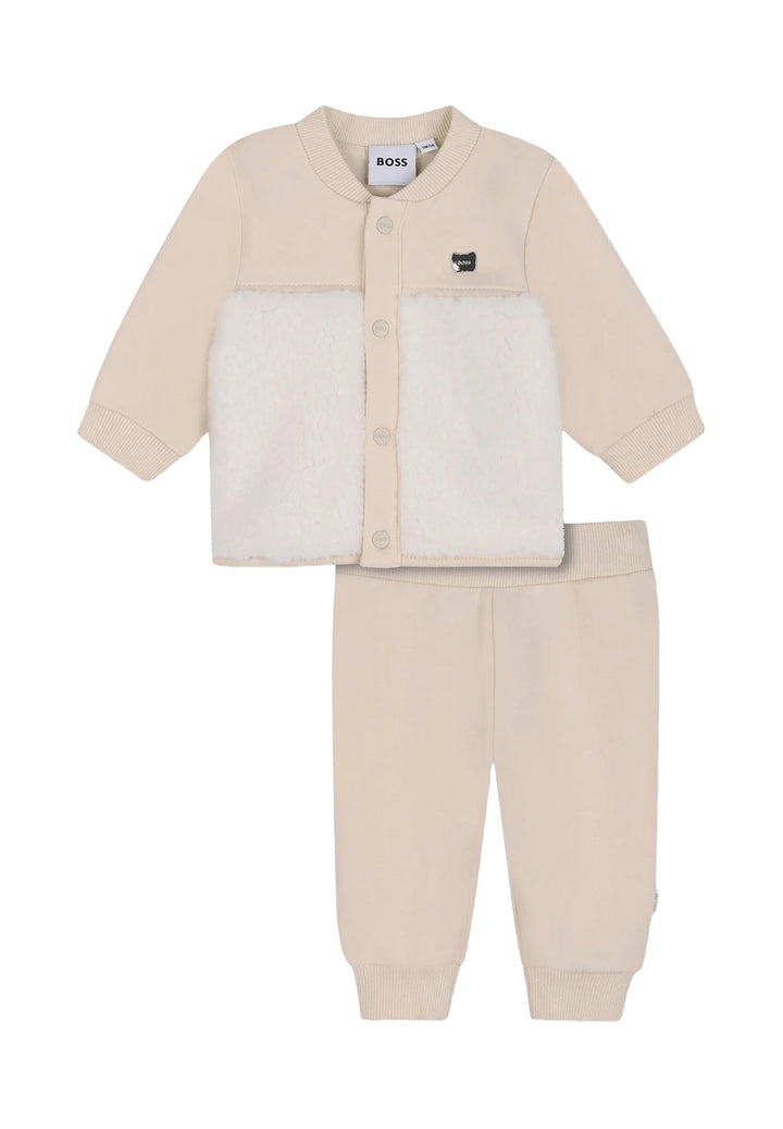Conjunto beige para recién nacido