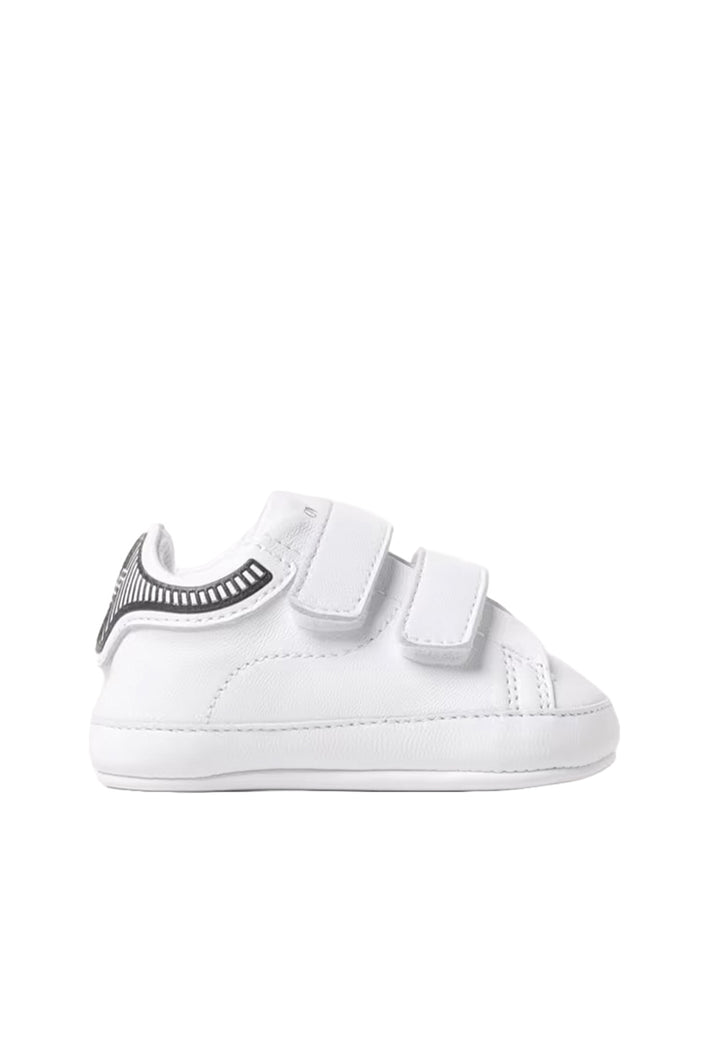 Chaussures blanches pour nouveau-nés