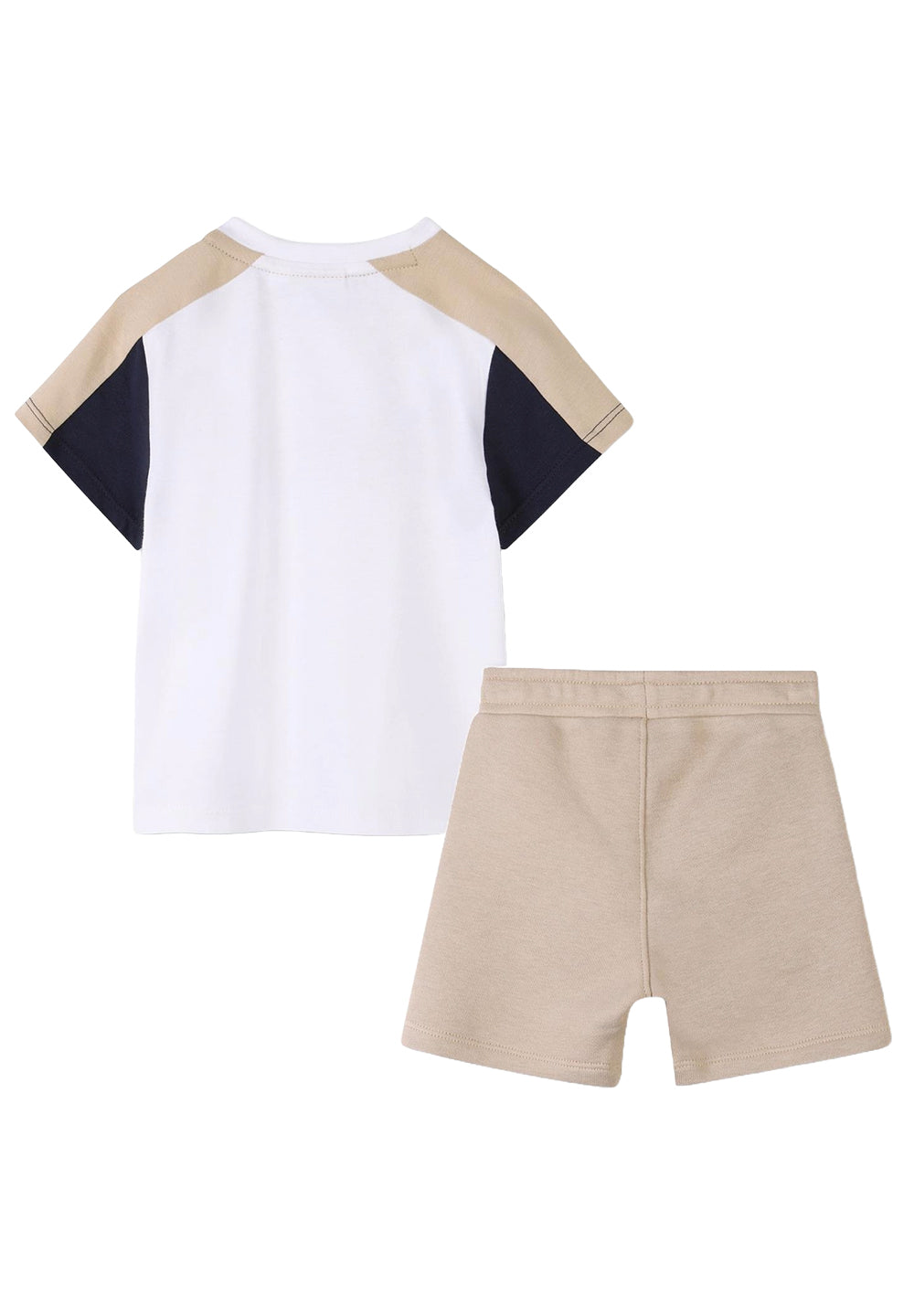 Conjunto blanco y beige para niño