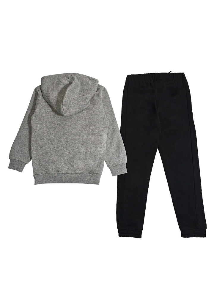 Conjunto de sudadera gris y negro para niño