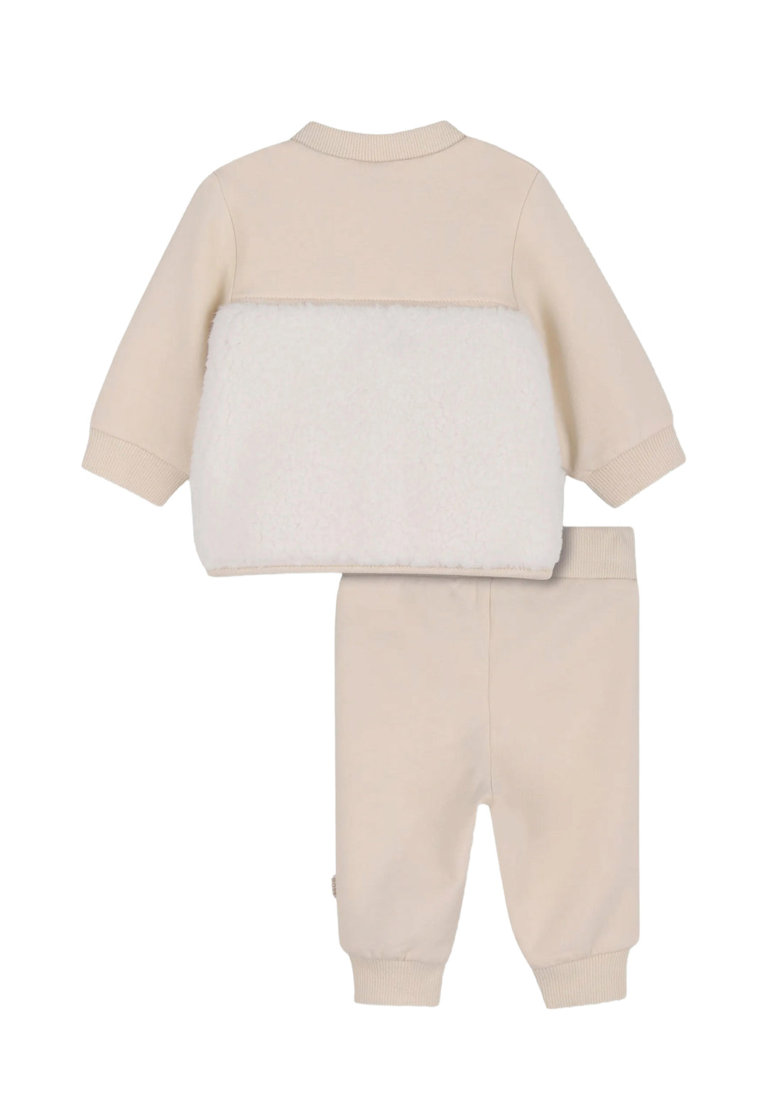 Conjunto beige para recién nacido