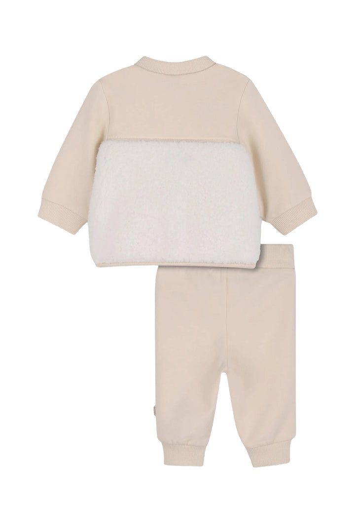 Conjunto beige para recién nacido