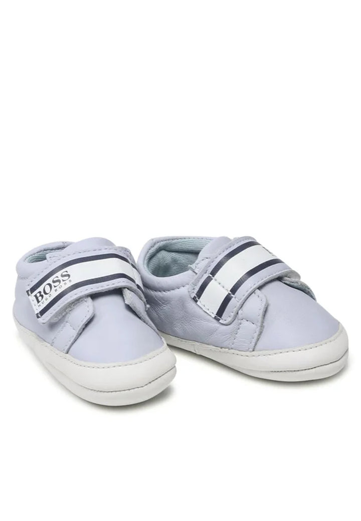 Chaussures bleues pour nouveau-nés