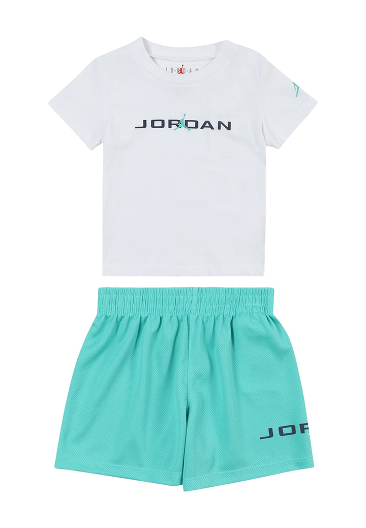 Conjunto blanco y verde para niño