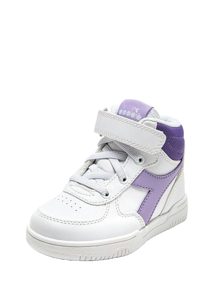 Chaussures blanches et violettes pour nouveau-nés